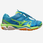 En blå och grön Mizuno Wave Stealth 4 Innesko för damer.